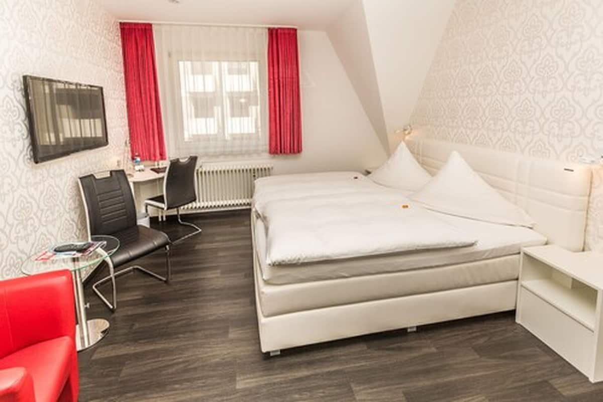 Habitación Confort doble | Ropa de cama hipoalergénica, escritorio, sistema de insonorización