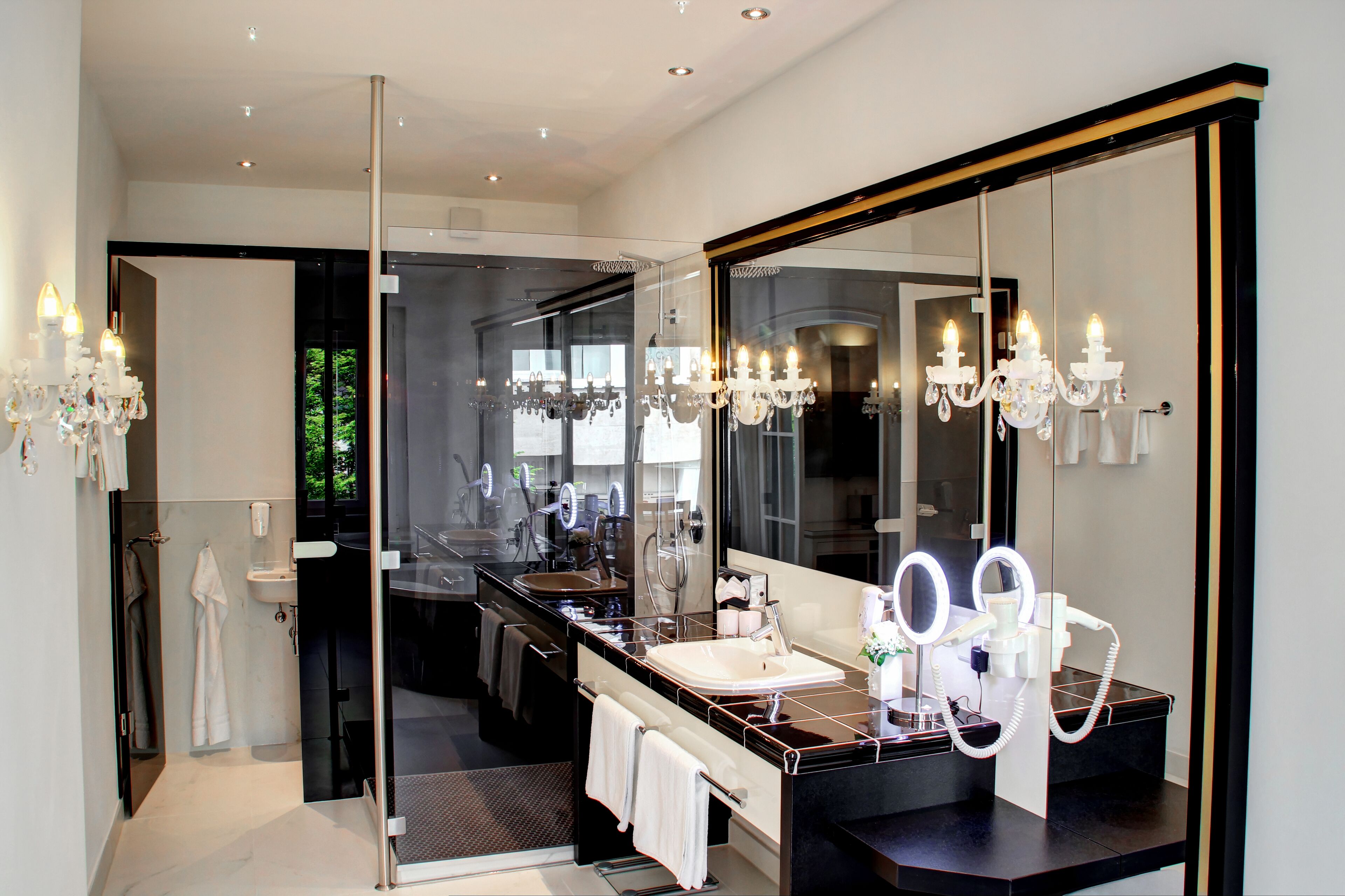 Elite Double Room | Bathroom | Free toiletries, hair dryer, towels