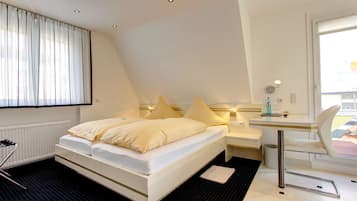 Deluxe Double Room | Hypo-allergenic bedding, desk, soundproofing, free WiFi
