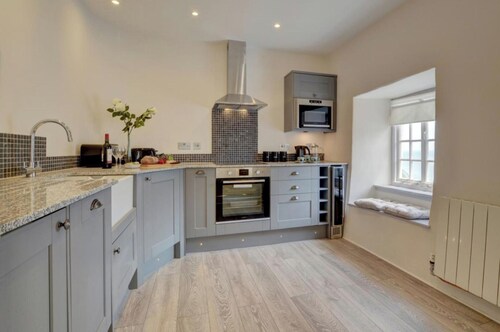 Seaview 1 Bed Apartment Sleeps 4 - Balcony - Tv