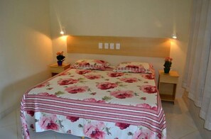 Minibar, escriptori, wifi gratuïta i roba de llit 