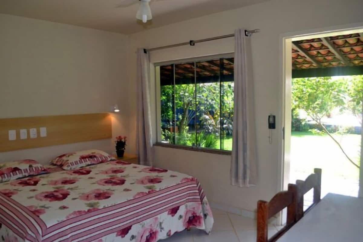 Minibar, escritorio, wifi gratis y ropa de cama
