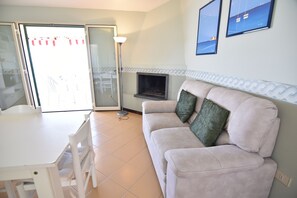 Apartment, 2 Bedrooms | Living room