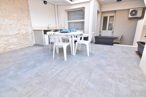 Apartment, 1 Schlafzimmer (Orlov) | Lanai (Veranda)