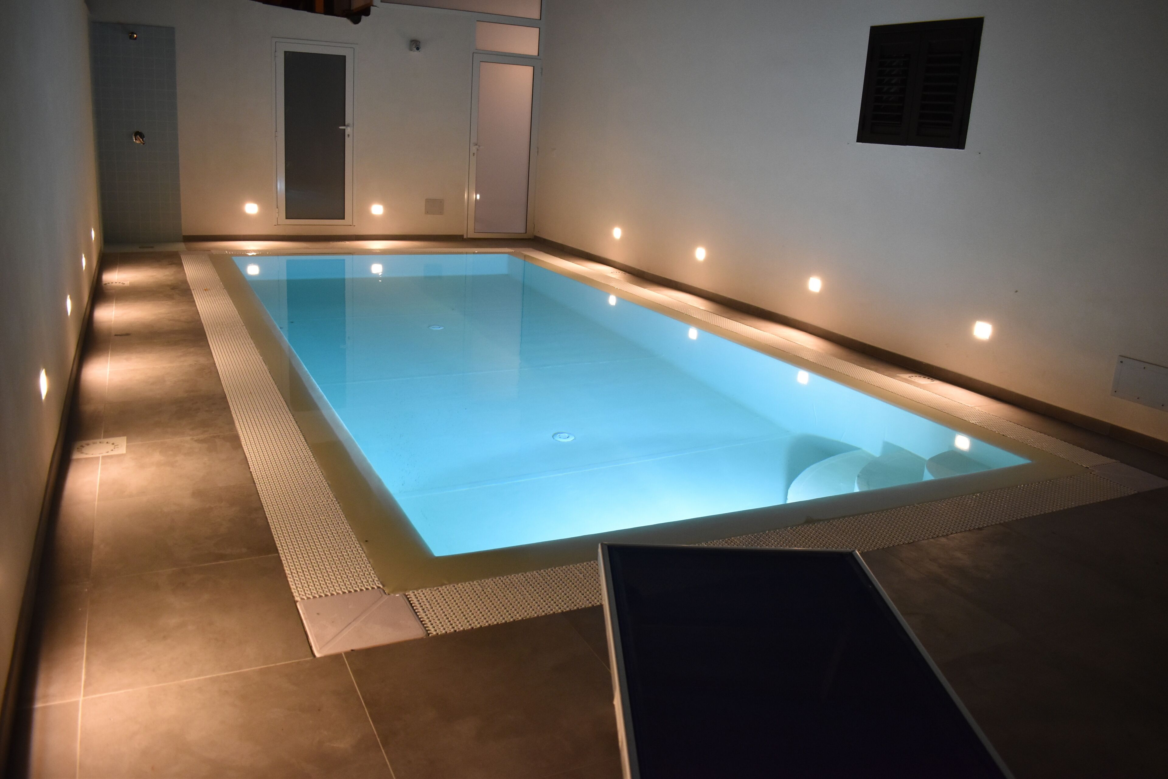 Außenpool, beheizter Pool, Sonnenschirme, Liegestühle