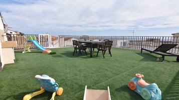 Apartemen, 3 kamar tidur | Teras/patio