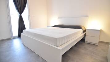 Apartment, 3 Bedrooms | 3 bedrooms, individually decorated, individually furnished