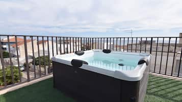 Apartemen, 3 kamar tidur | Bathtub spa pribadi