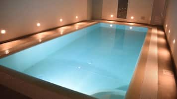 Outdoor pool, a heated pool, pool umbrellas, sun loungers