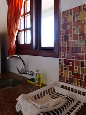 Full-size fridge, microwave, oven, cookware/dishes/utensils