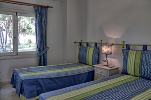 2 habitaciones, tabla de planchar con plancha y cuna de viaje 