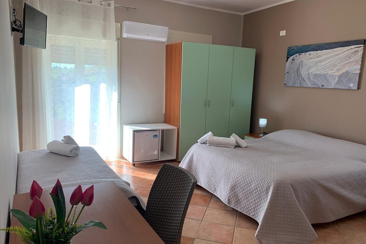 Comfort Triple Room, 1 Bedroom, Balcony, Partial Sea View