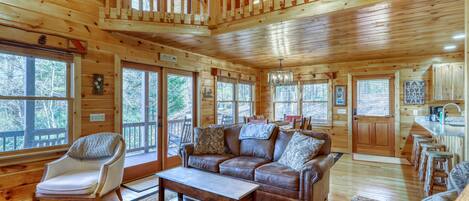 Fernseher, Kamin, Bücher