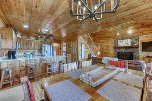 Dining - Spacious cabin with mountain views, private hot tub, & game room (Mineral Bluff)