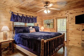 3 bedrooms, iron/ironing board, Internet, bed sheets - Spacious cabin with mountain views, private hot tub, & game room (Mineral Bluff)