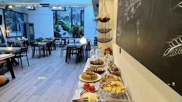 Desayuno buffet incluido todos los días