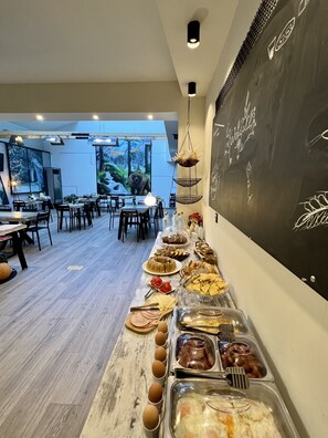 Petit déjeuner buffet compris tous les jours