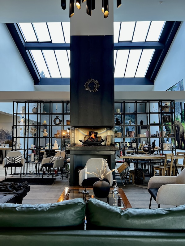 32-inch flat-screen TV with satellite channels, TV - Hotel Koferita (Central Tzoumerka)