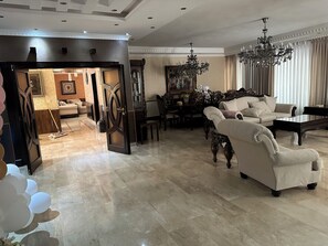 Interior - Modern 500 sqm Villa - Strategically located over Airport highway - Family  (Amman)