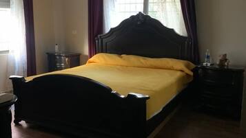 5 bedrooms, in-room safe, bed sheets