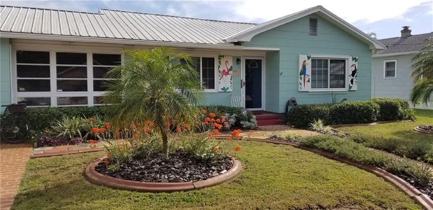 An old style vintage Florida home centrally located in the art district