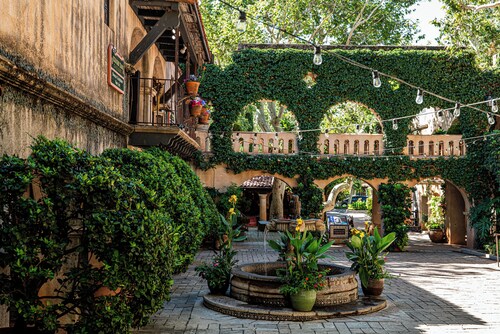 Experience luxury in Sedona Painted Sky—sleeps 8 with stunning panoramic views.