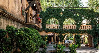 Experience luxury in Sedona Painted Sky—sleeps 8 with stunning panoramic views.