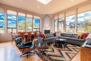 TV, fireplace - Experience luxury in Sedona Painted Sky—sleeps 8 with stunning panoramic views. (Sedona)