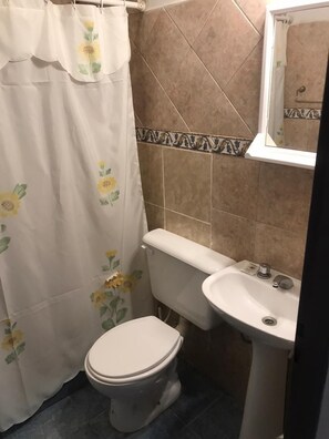 Twin Room | Bathroom
