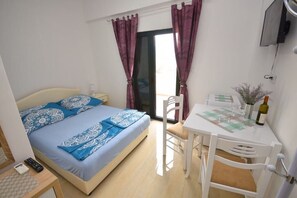 1 bedroom, iron/ironing board, free WiFi, bed sheets - Apartment for 2 guests with sea view in Herceg Novi (Meljine)