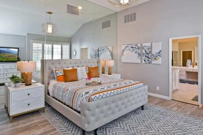 4 camere, una scrivania, ferro/asse da stiro, culla da viaggio