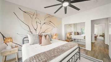 4 bedrooms, desk, iron/ironing board, travel crib