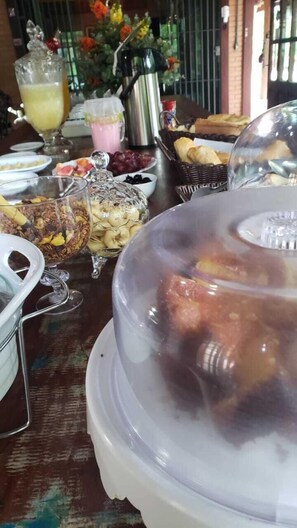 Tägliches inbegriffenes großes Frühstück