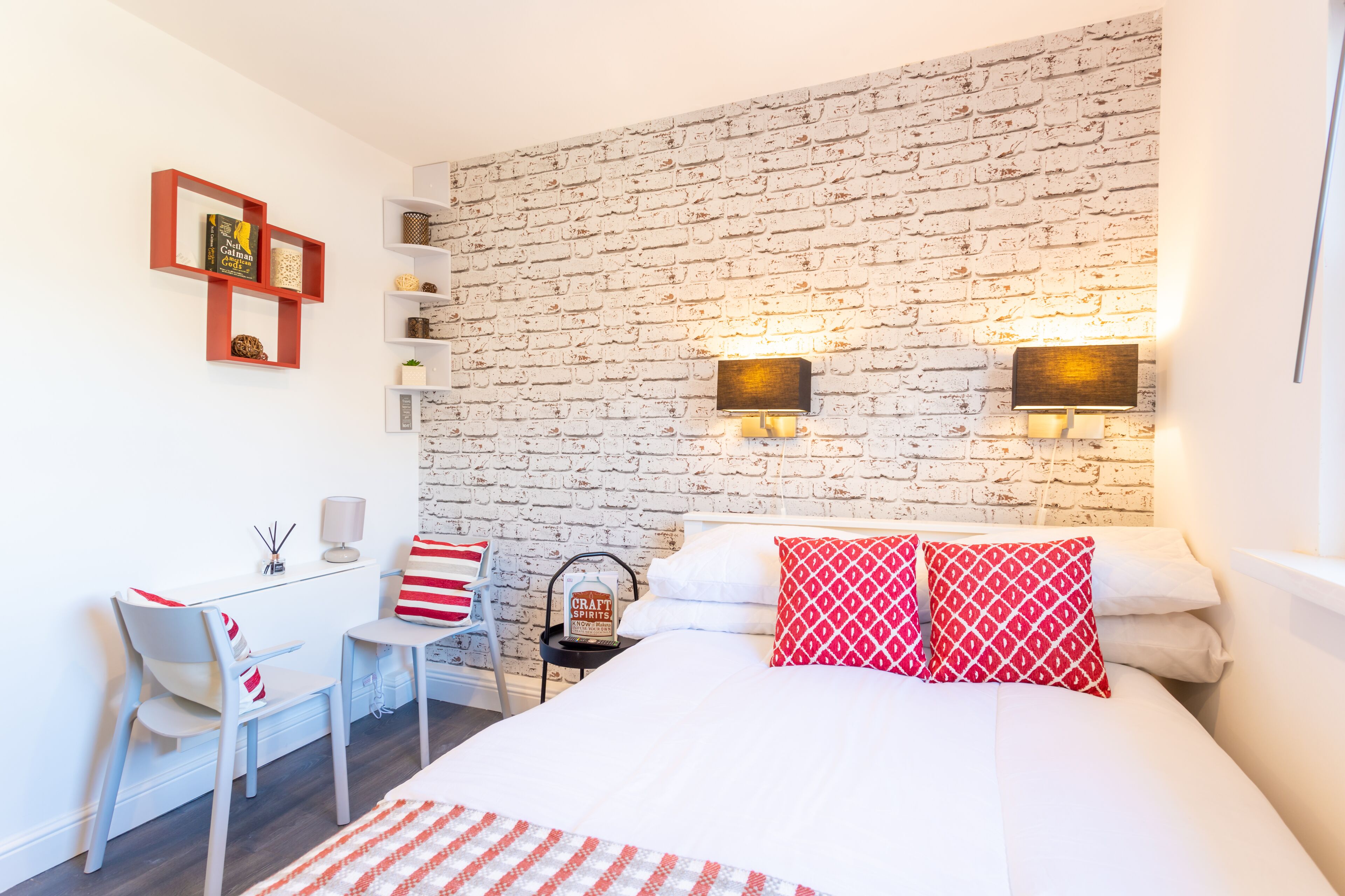 Desk, iron/ironing board, WiFi, bed sheets