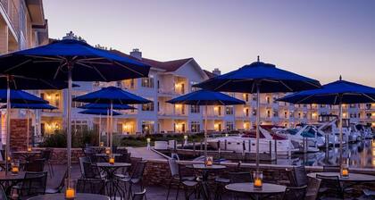 The White House - spacious 5 bedroom, with hot tub - blocks from everything!!!!