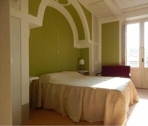Desk, bed sheets