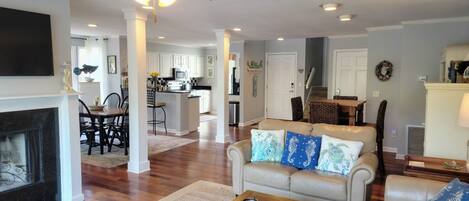 智能電視、電子遊戲、DVD 播放機、書籍