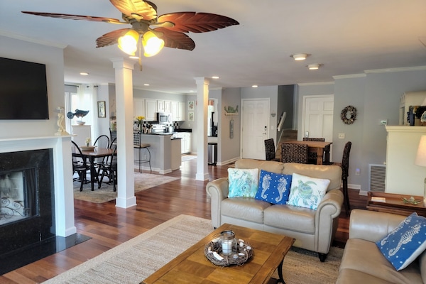 This Villa is open and spacious, perfect for entertaining family and friends!