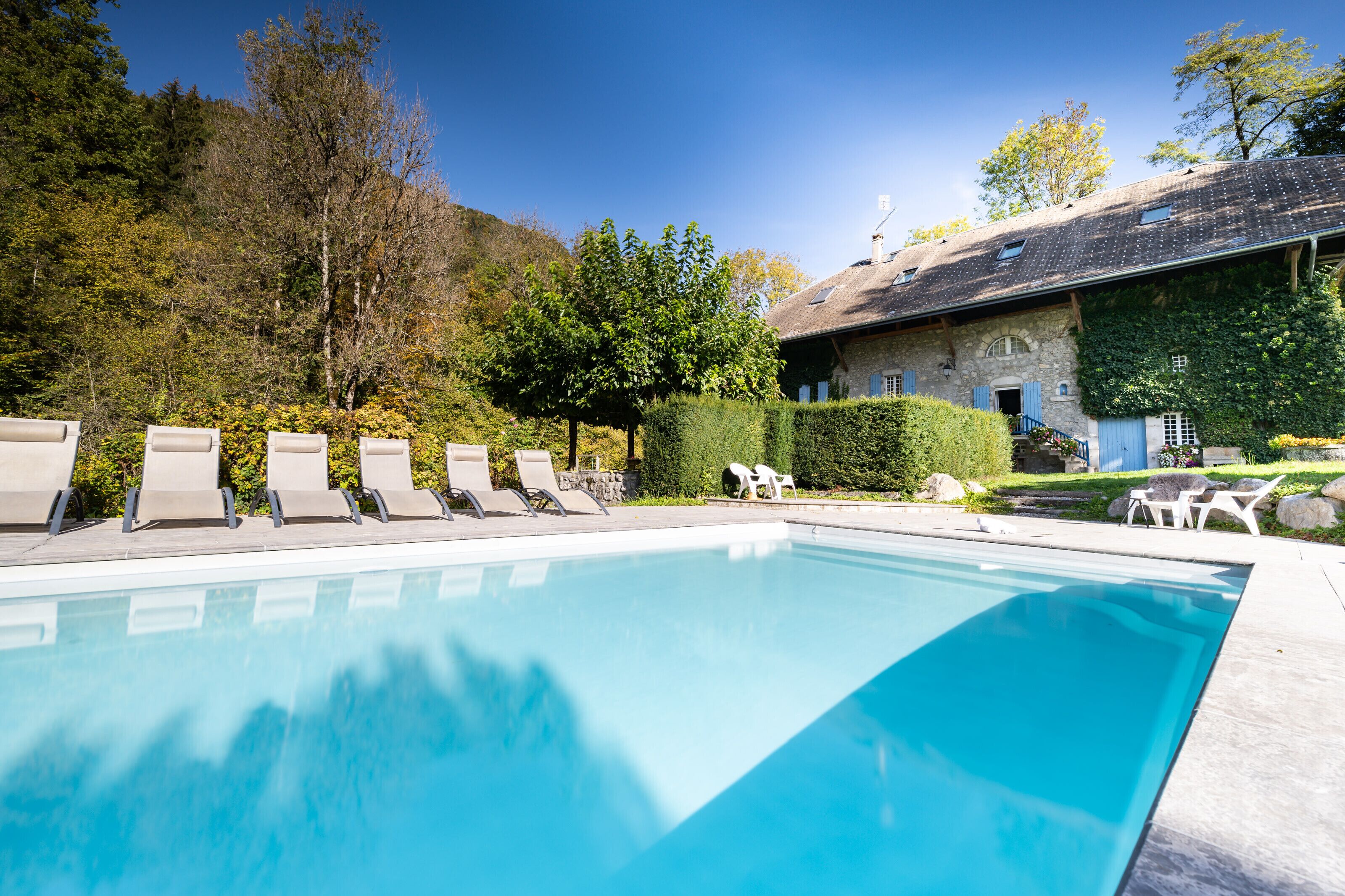 Een verwarmd zwembad