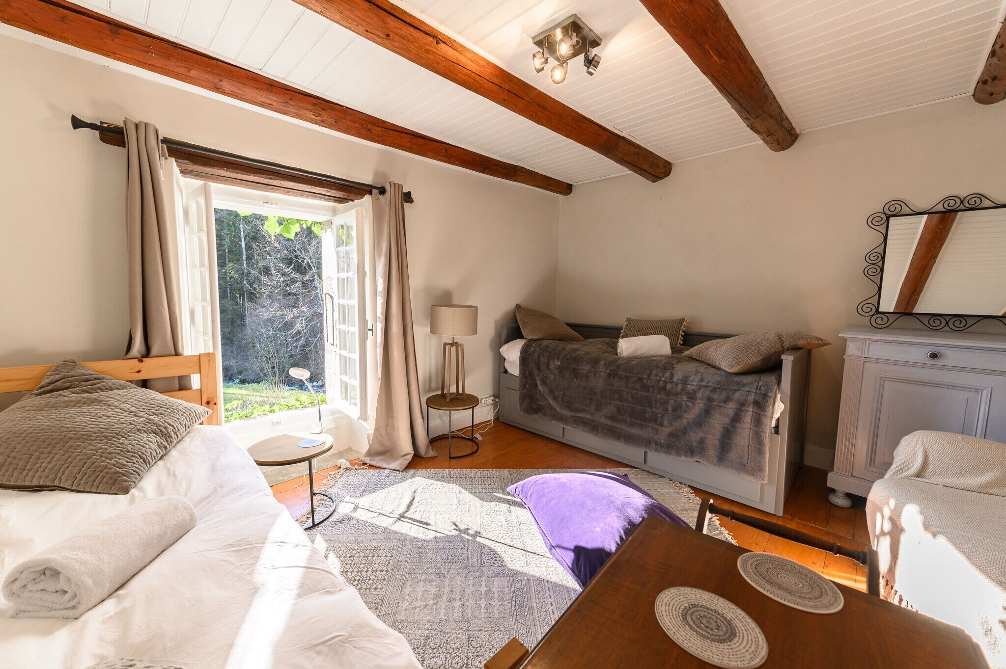 6 slaapkamers, een strijkplank/strijkijzer, wifi, beddengoed