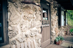 Concierge desk - Wilderness Lodge (Lesterville)