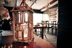 供應早餐、午餐和晚餐,游泳池景觀