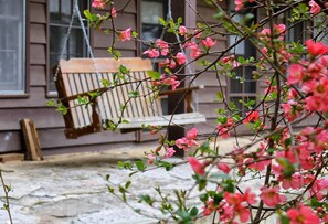 Lower Turkey Run | Individually decorated, individually furnished, free cribs/infant beds - Wilderness Lodge (Lesterville)