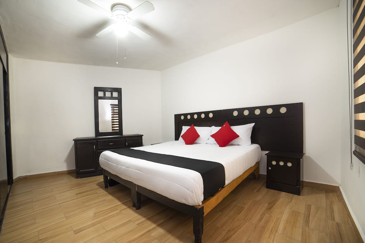 Standaard kamer, meerdere bedden | Een bureau, gratis wifi, beddengoed