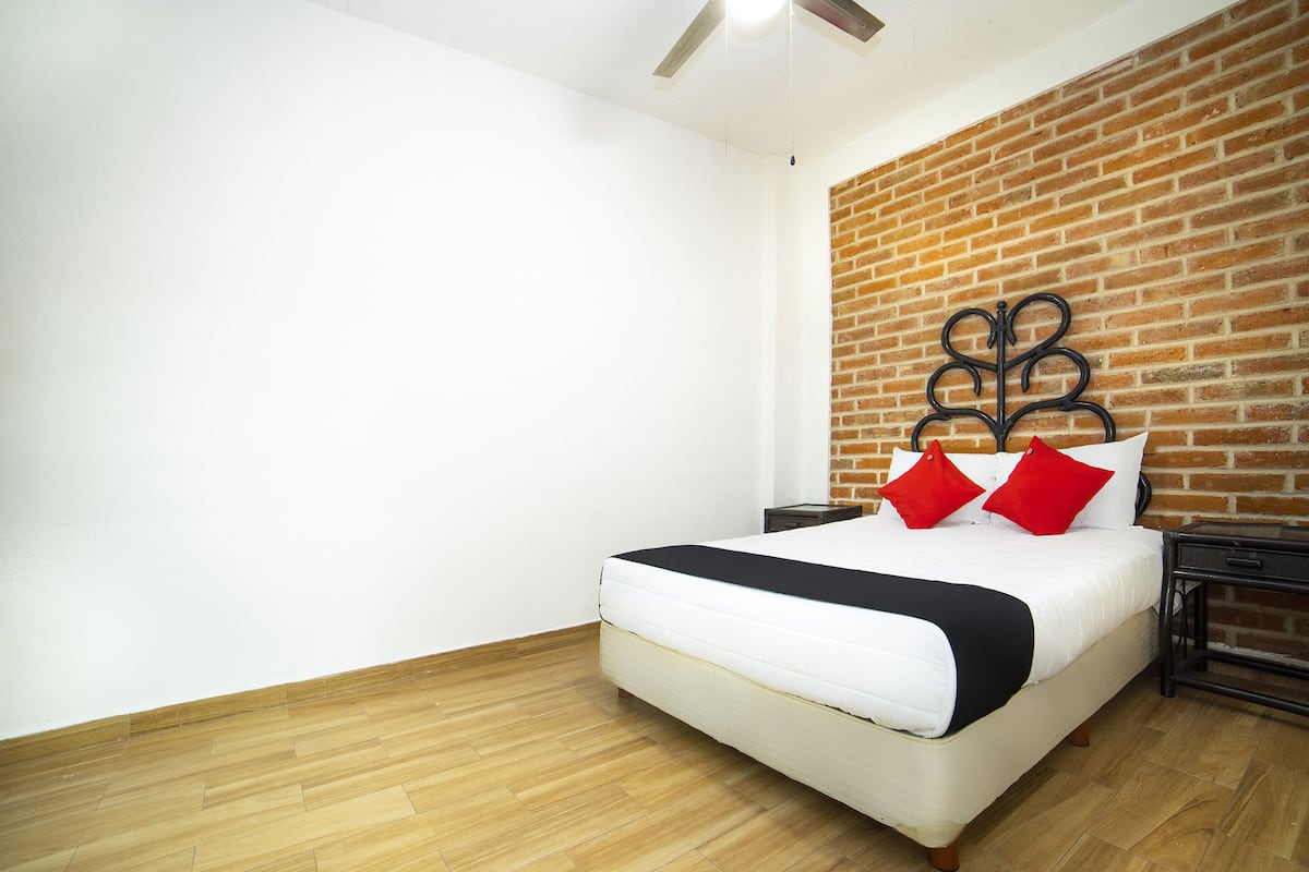 Standaard kamer, 2 queensize bedden | Een bureau, gratis wifi, beddengoed