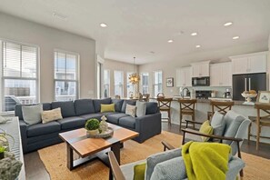 Smart TV, offices - 374 Gulfview Circle (Santa Rosa Beach)