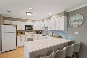 Fridge, microwave, oven, stovetop - Blue Tide #8A (Panama City Beach)