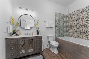 Hårføner, håndklær, såpe og sjampo