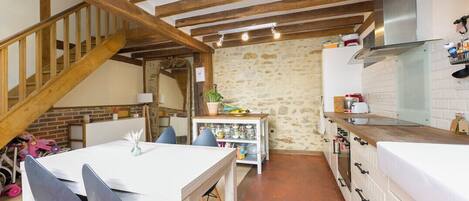 冷蔵庫、オーブン、食器洗い機、コーヒー / ティーメーカー