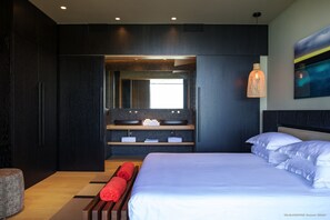 6 bedrooms, iron/ironing board, WiFi, bed sheets